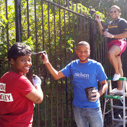 Nielsen Volunteers Beautify Starhill
